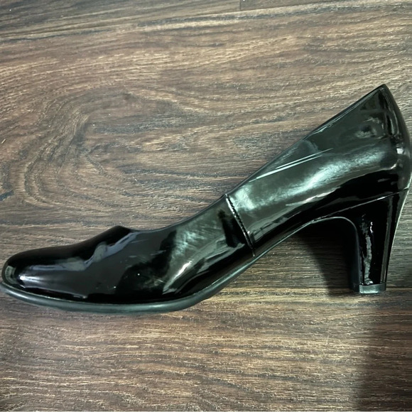 Life Stride Black Patent Heels - Picture 9 of 11